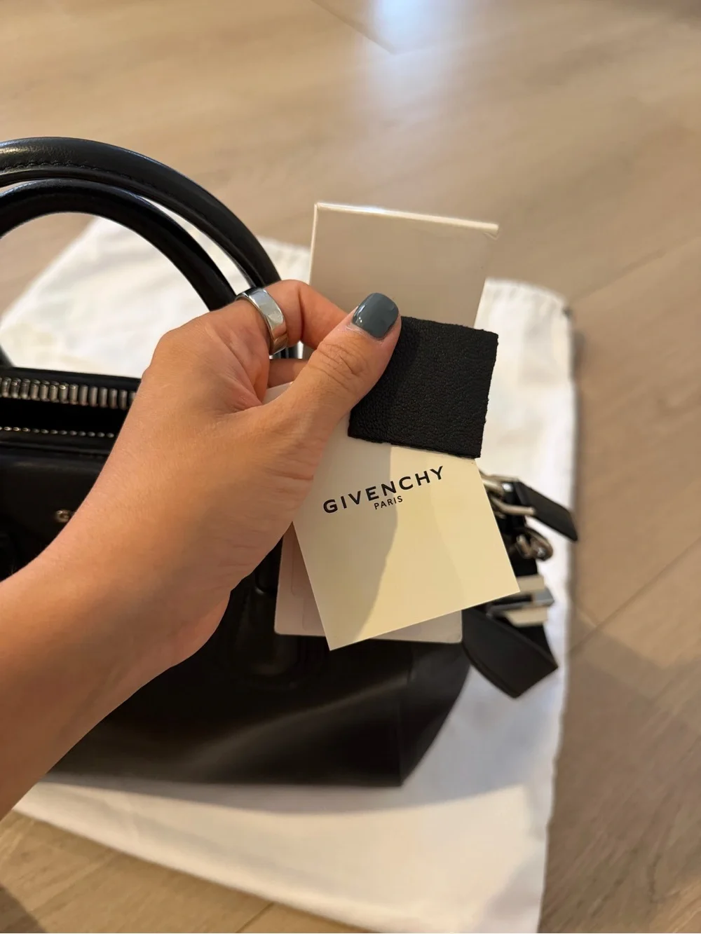 Givenchy Black Antigona Small Satchel - Picture 3 of 6